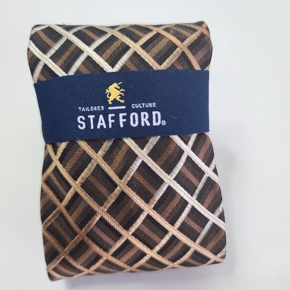 Stafford Brown Plaid Mens Neck Tie. New With Tags. - Picture 3 of 7